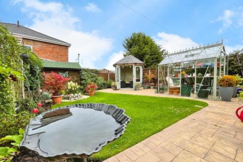 2e2243eb--4171-8961-C0468DA92C06-91930-00000CED484