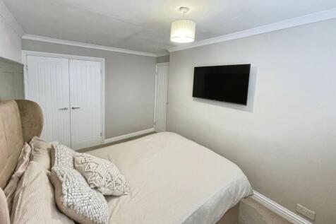 a5d47202--4079-B8F8-75DB9FA39648-13671-00000FFDA8D