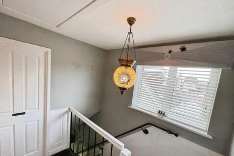 1b306175--4013-B2DB-31236D57240A-19756-000002A8D2C