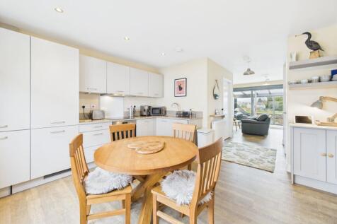 Kitchen/ Dining