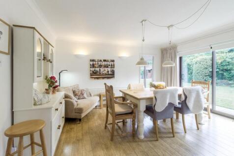 1 Manor Garden Court 004.jpg