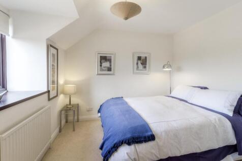 1 Manor Garden Court 014.jpg