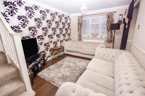 101 lowestoft drive lounge.JPG