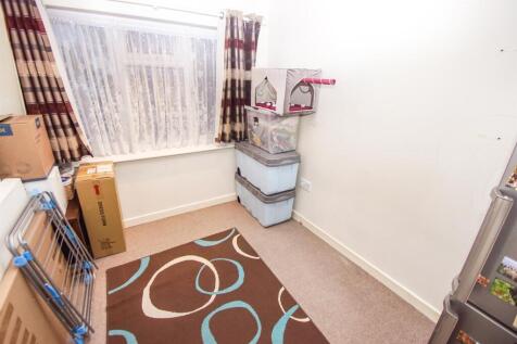 101 lowestoft drive bed4.JPG