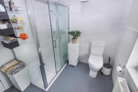 7 hinton road shower room.JPG