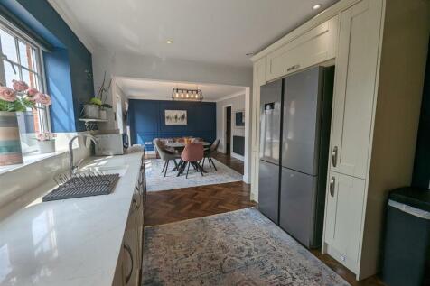 Kitchen/Dining Area