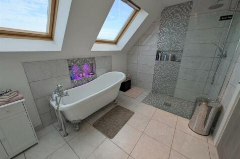En-Suite Bedroom