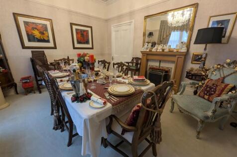 Sitting/Dining Room