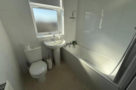 ravesbathroom.jpg