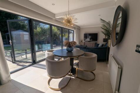 Dining/Sitting Area