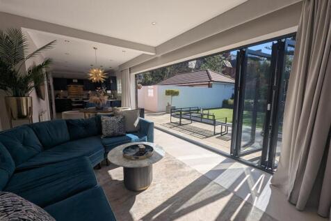 Dining/Sitting Area