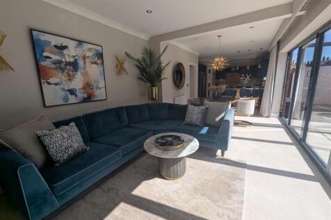 Dining/Sitting Area