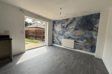 Kitchen/Dining Area