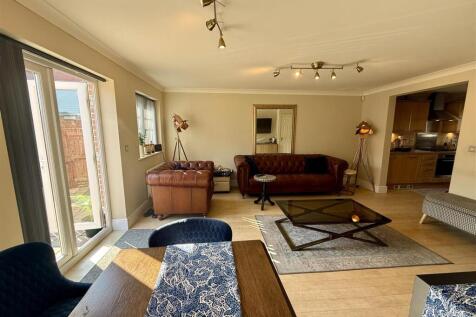 Sitting/Dining Room