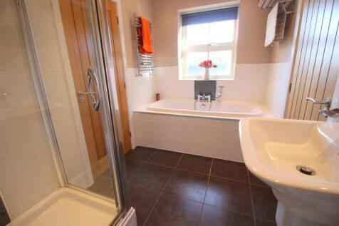 Jack and Jill En-suite