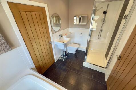 Jack and Jill En-suite