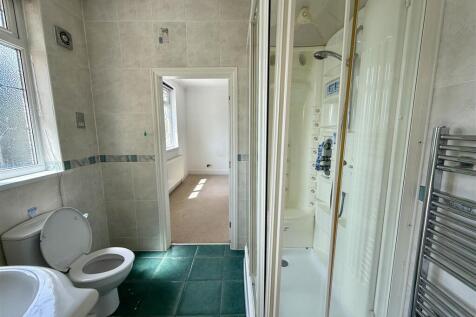 Jack &amp; Jill Shower Room