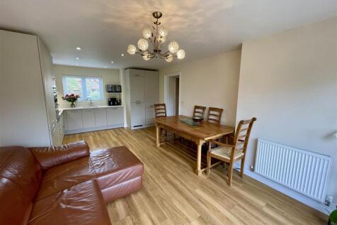 Kitchen/Dining Area