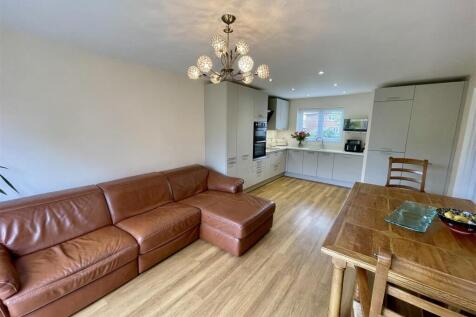 Kitchen/Dining Area