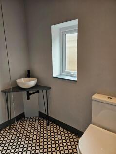 Bathroom 2.jpg