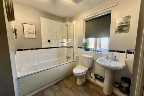 BATHROOM/WC