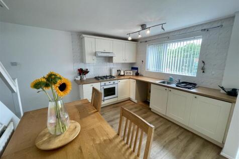 Kitchen/Dining Area