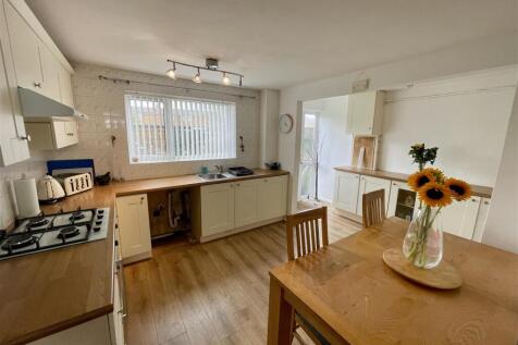 Kitchen/Dining Area