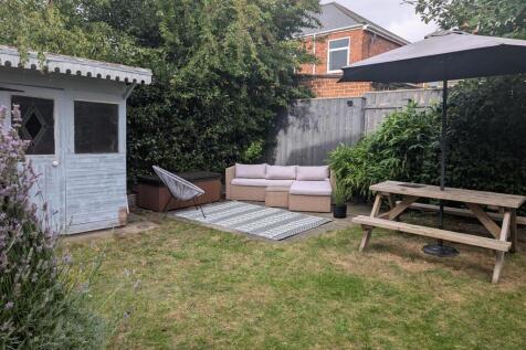 Garthlands Garden 1.jpg