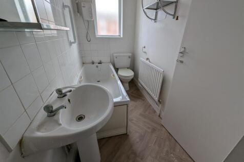 Jack &amp; Jill Bathroom