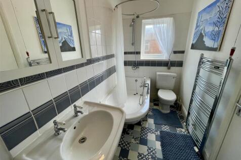Jack &amp; Jill Bathroom