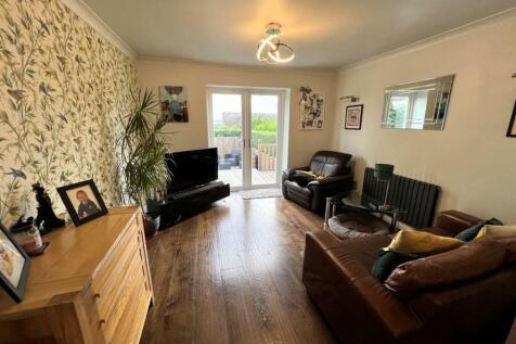 Lounge/Dining Area