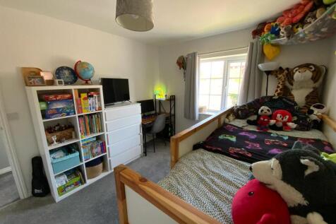 bedroom .jpg