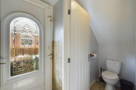 downstairs bathroom 3.jpg