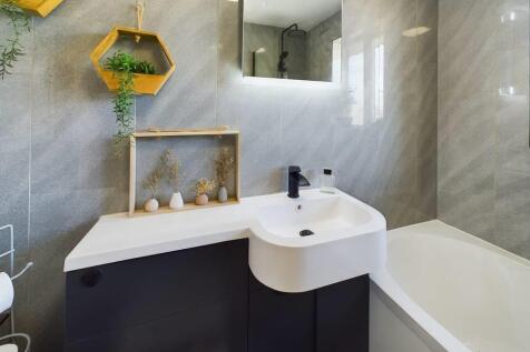 family bathroom.jpg