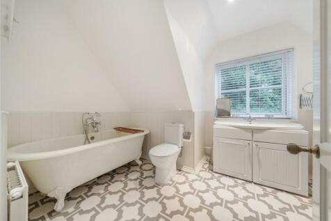 Family Bathroom.jpg