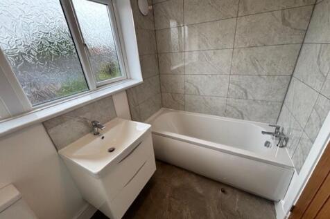 Main bathroom 1