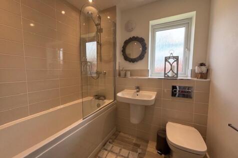 Main bathroom 1