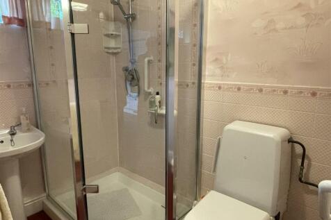 Shower Room.JPG