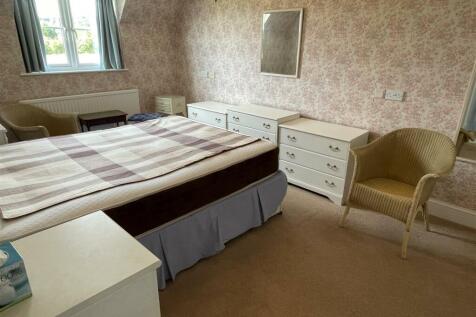 Bedroom 1.JPG