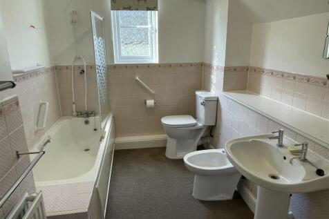 Bathroom.JPG
