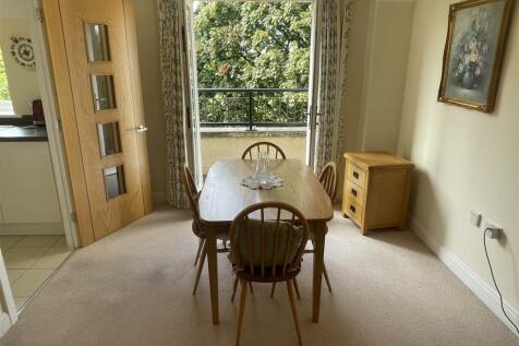 Dining Area.JPG