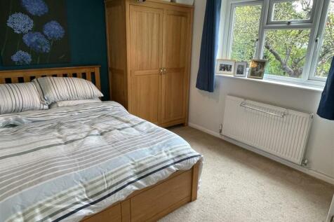 Bedroom 1.JPG