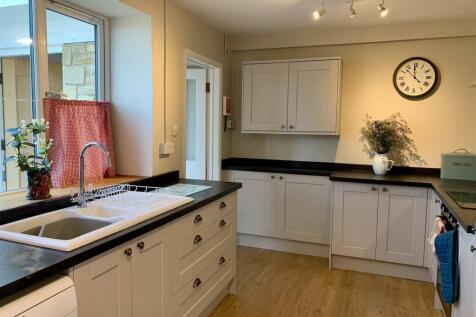 KITCHEN / DINNING ROOM