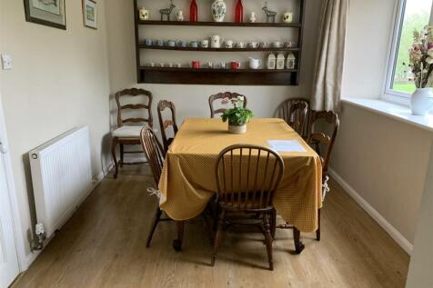 KITCHEN / DINNING ROOM