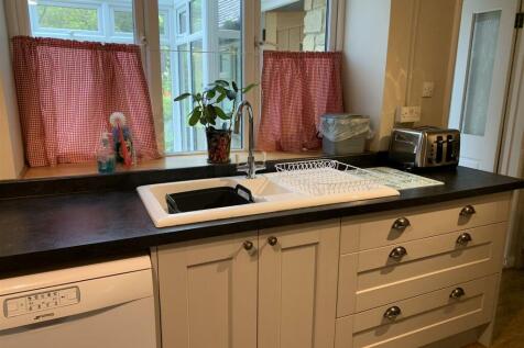 KITCHEN / DINNING ROOM