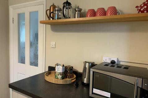 KITCHEN / DINNING ROOM