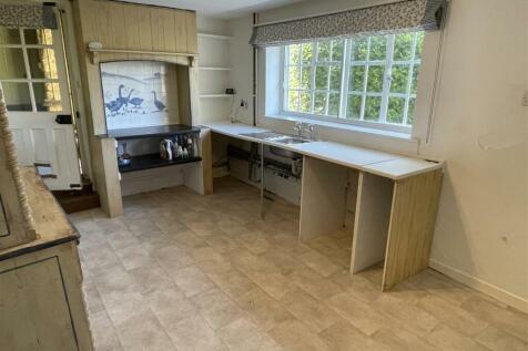Kitchen -.JPG
