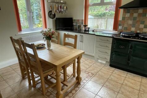 Dining Area.JPG