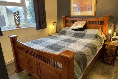 Bedroom 2.JPG