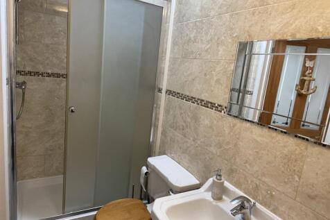 En Suite Shower.jpg